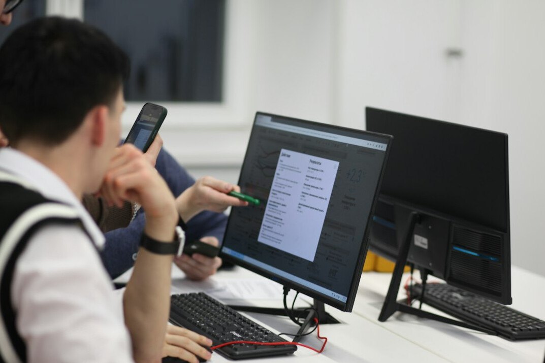 programming students in class